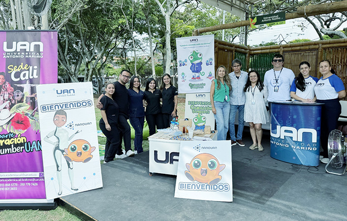 Camaleón sonriente cuida tus dientes, embajador de la biodiversidad