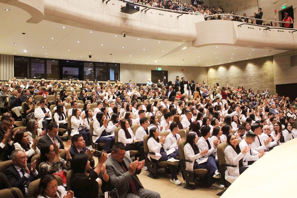 La Ceremonia de Batas Blancas en la UAN celebró el avance académico de los estudiantes de décimo semestre de Medicina