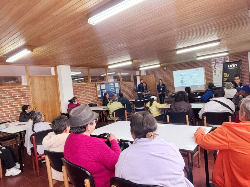 Ahorrar hoy es tranquilidad mañana: UAN Tunja promueve la educación financiera en adultos mayores