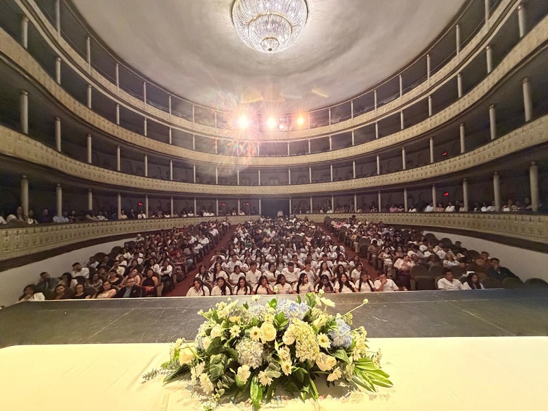 Estudiantes de Enfermería UAN vivieron emotivas ceremonias de Paso de la Luz y entrega de insignias